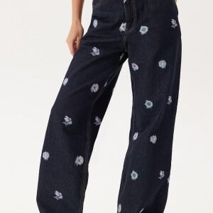 Dr. Denim Donna Stream Rinse Flower            26/32
