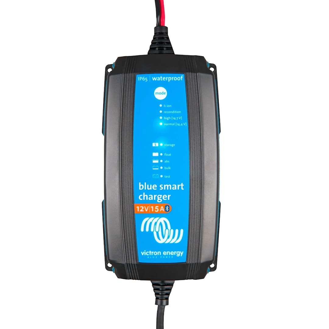 Victron Blue Smart IP65 12V 15A akkulaturi